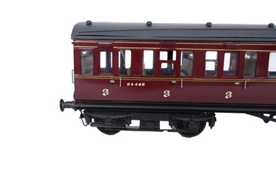 Lot 36 - Two boxed 0-gauge carriages