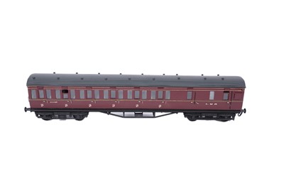 Lot 36 - Two boxed 0-gauge carriages