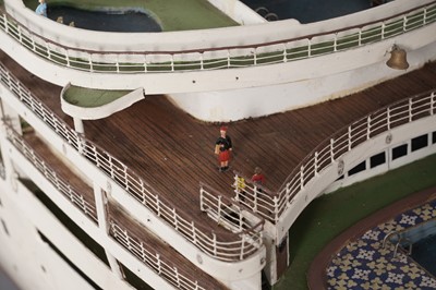 Lot 688 - A large hand-built remote control scale model of the SS Canberra