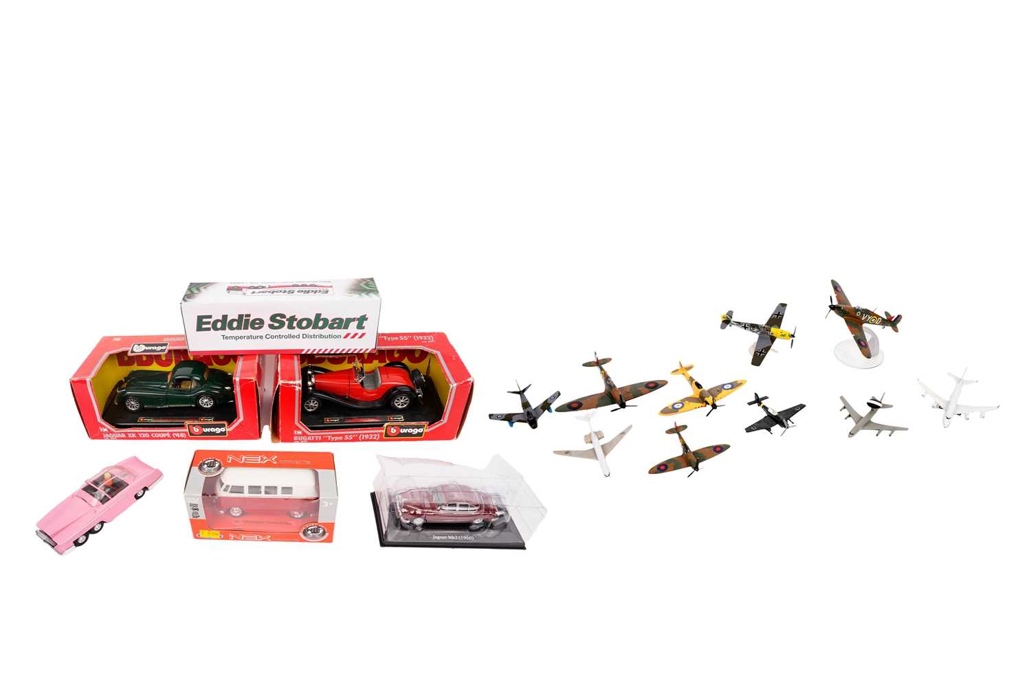 Lot 132 - A collection of diecast model vehicles; and a collection of loose diecast Corgi model aircrafts