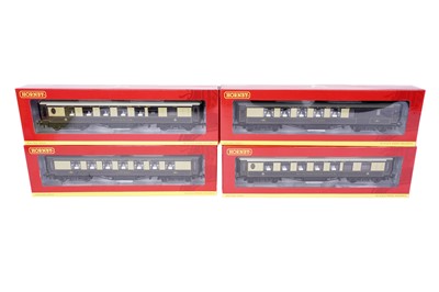 Lot 49 - A selection of Hornby 00-gauge rolling stock