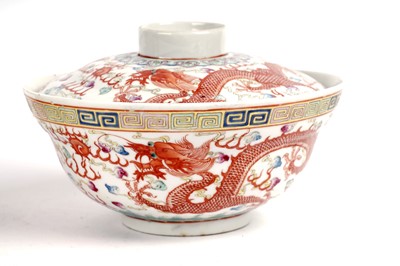 Lot 850 - A pair of Chinese famille rose bowls and covers