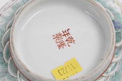 Lot 850 - A pair of Chinese famille rose bowls and covers