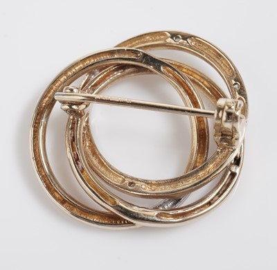 Lot 699 - A diamond brooch