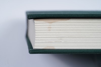 Lot 730 - A Thomas Pynchon signed first edition copy of Vineland