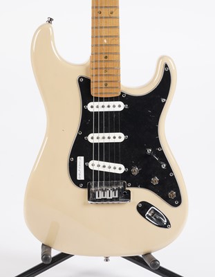 Lot 100 - A Fender Deluxe Stratocaster