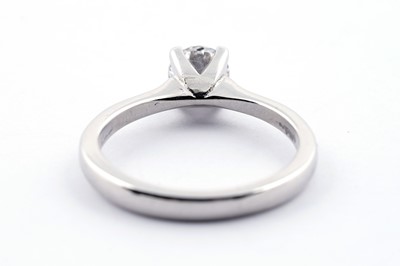 Lot 42 - A solitaire diamond ring