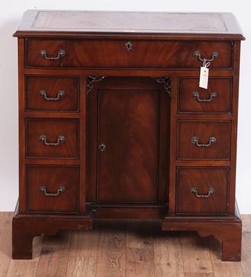 Lot 461 - A substantial Georgian style mahogany kneehole desk