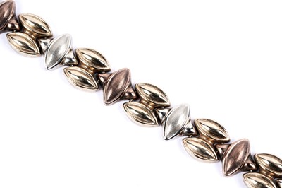 Lot 58 - A 9ct gold fancy link bracelet