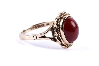 Lot 79 - A carnelian cabochon ring