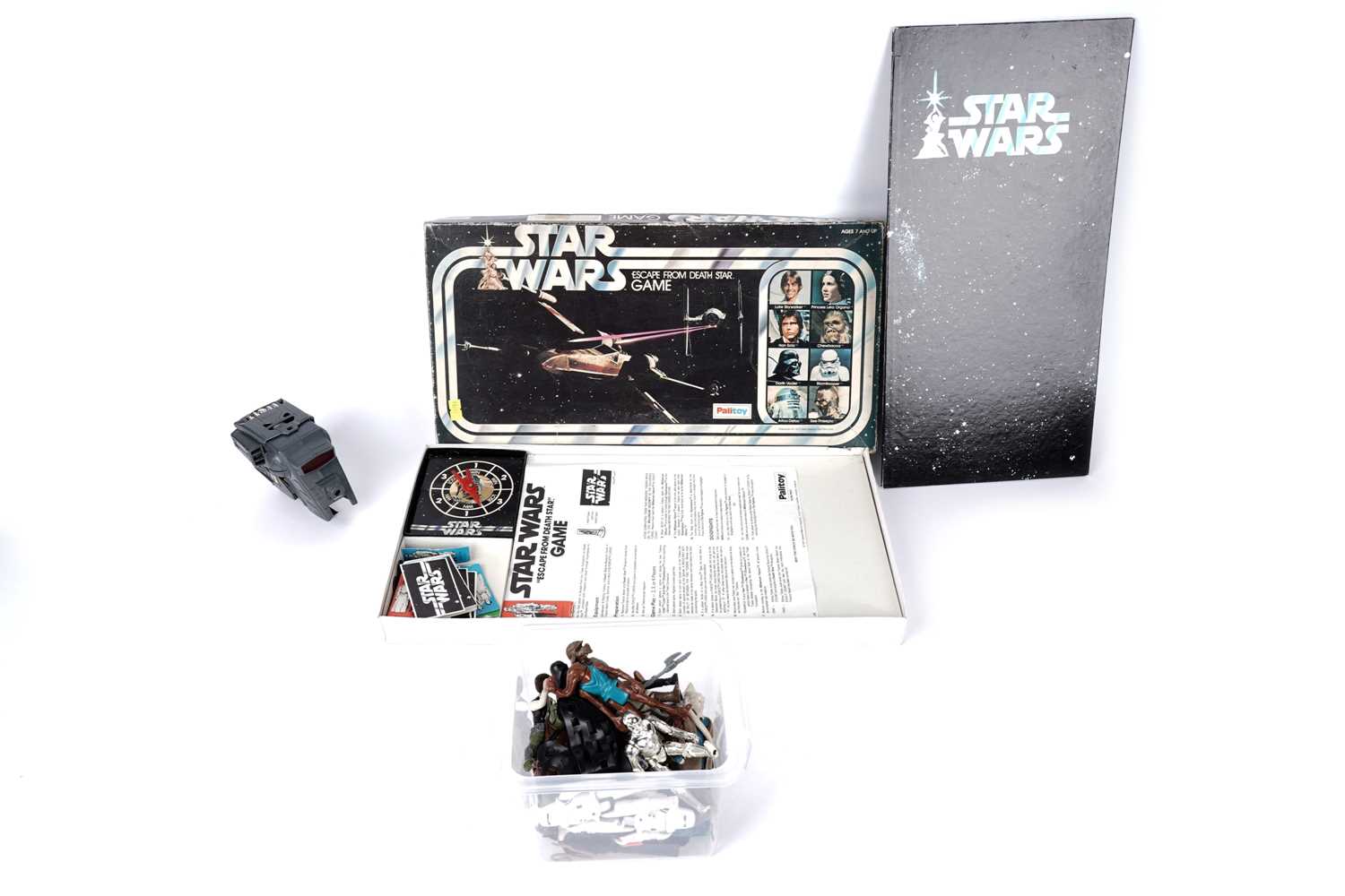 Lot 15 - A collection of Star Wars toys