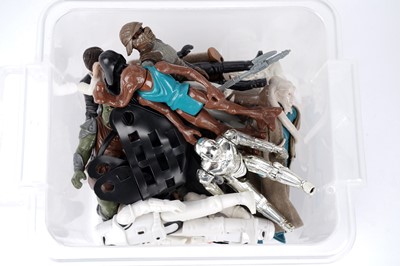 Lot 15 - A collection of Star Wars toys