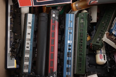 Lot 39 - A collection of 00-gauge rolling stock; and other loose parts