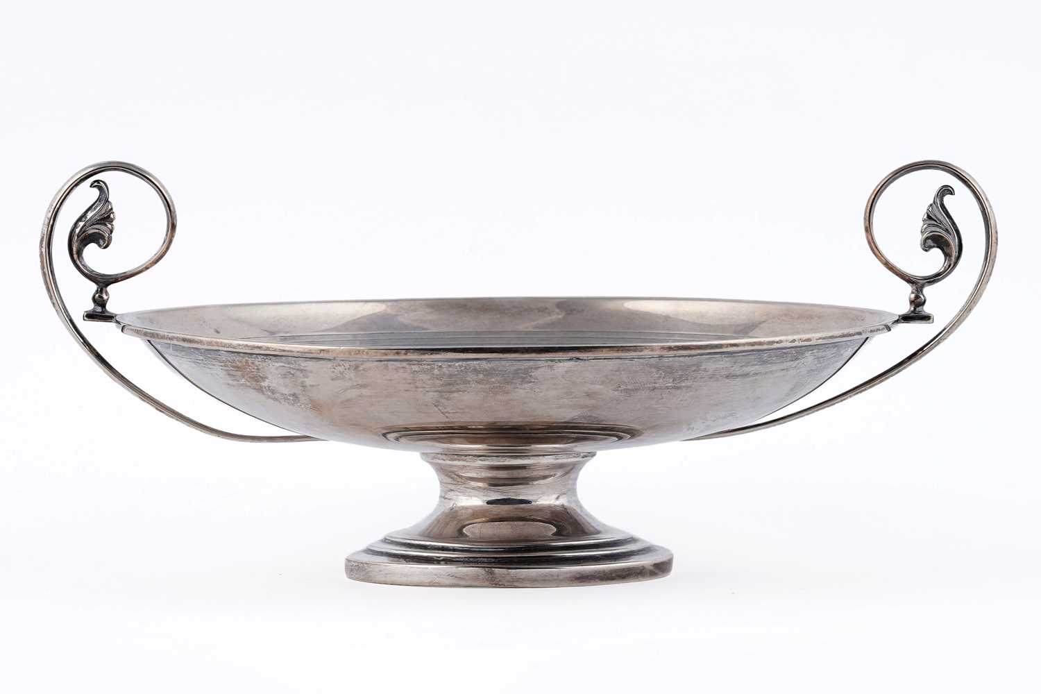 Lot 9 - A George V silver dish