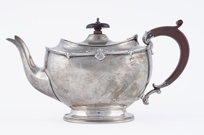 Lot 12 - A George V silver three-piece tea service