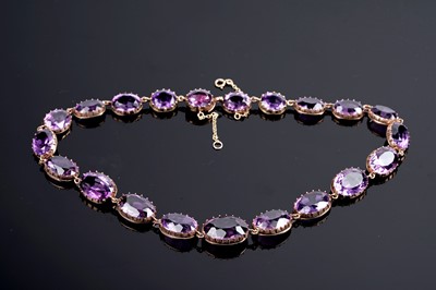Lot 513 - A Victorian amethyst riviera necklace