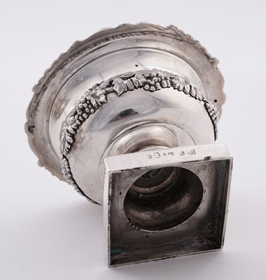 Lot 106 - A pair of George IV silver salts