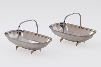 Lot 107 - A pair of George V silver novelty bonbon dishes