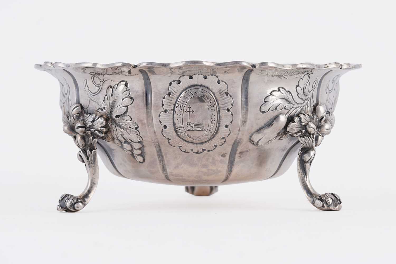 Lot 50 - An early Victorian silver sugar bowl