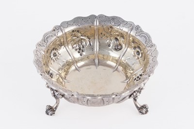 Lot 50 - An early Victorian silver sugar bowl