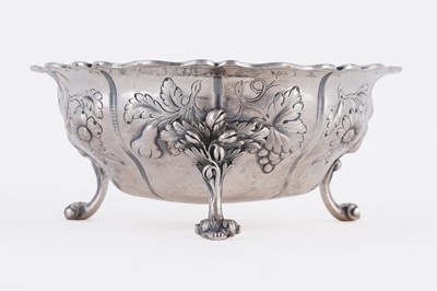Lot 50 - An early Victorian silver sugar bowl