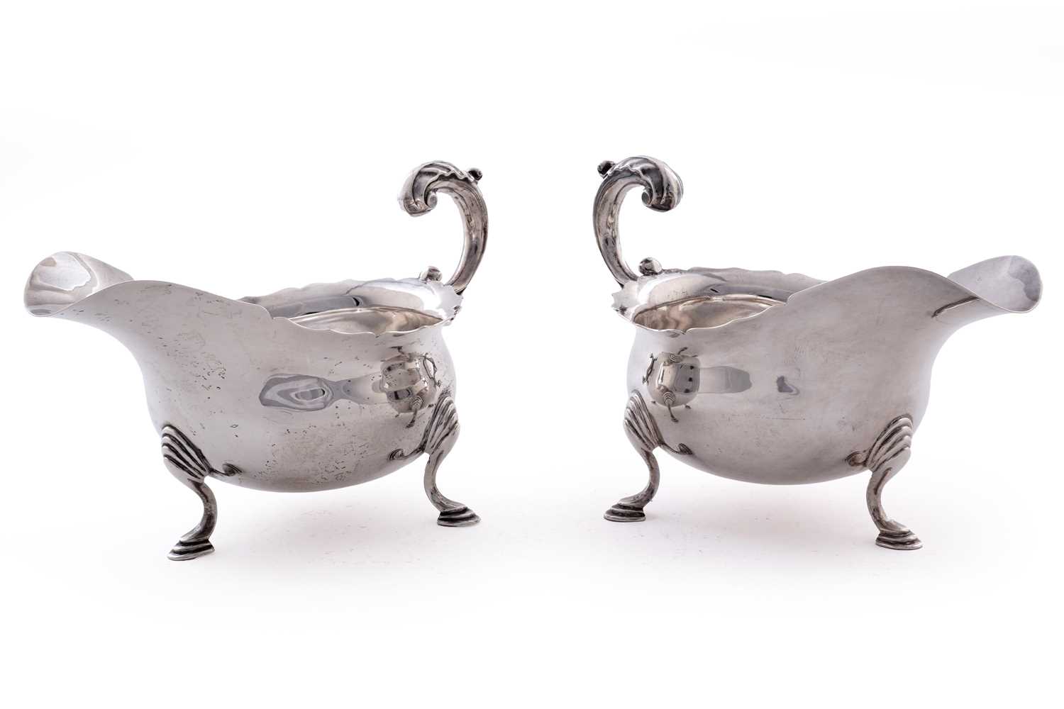 Lot 87 - A pair of George V silver sauceboats