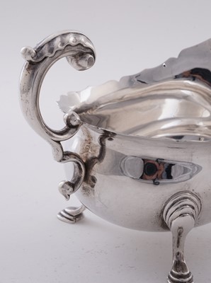 Lot 87 - A pair of George V silver sauceboats