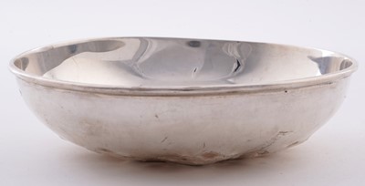 Lot 16 - An Elizabeth I shallow silver dish