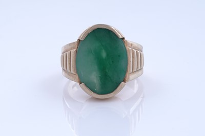 Lot 76 - A modern jade Streamline style signet ring