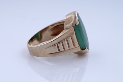 Lot 76 - A modern jade Streamline style signet ring