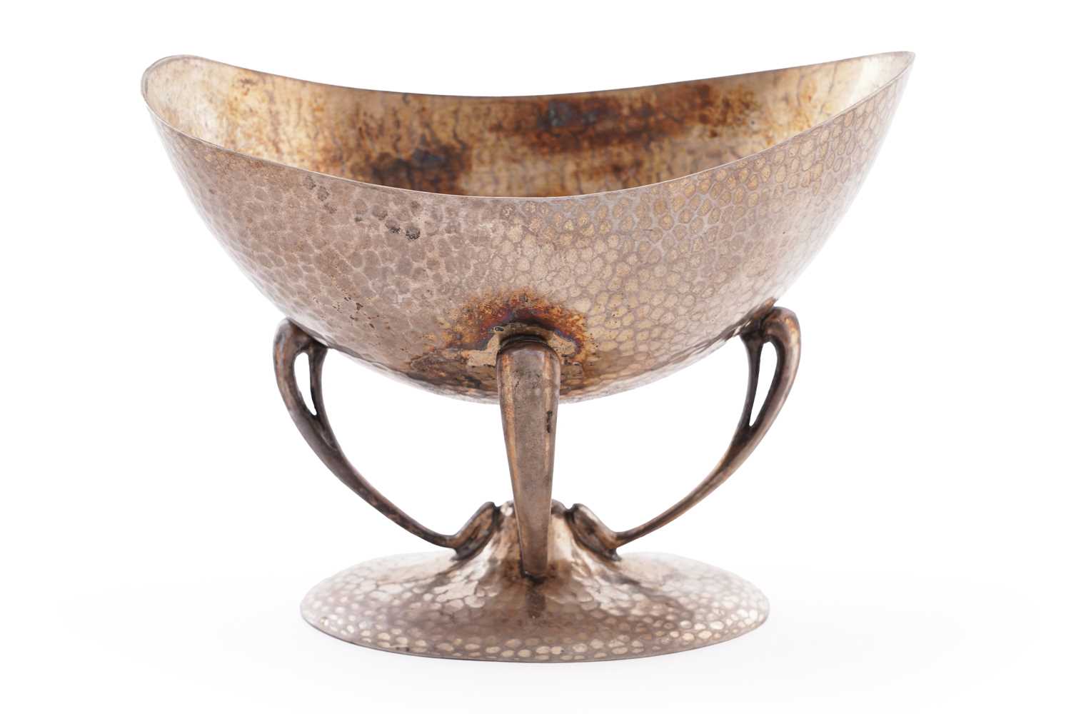 Lot 98 - An Edwardian art nouveau silver bonbon dish