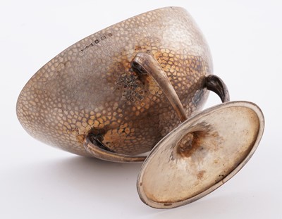 Lot 98 - An Edwardian art nouveau silver bonbon dish