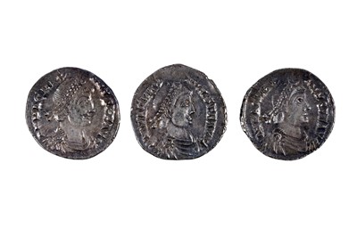 Lot 372 - Three Roman coins: Magnus Maximus Siliqua, Trier