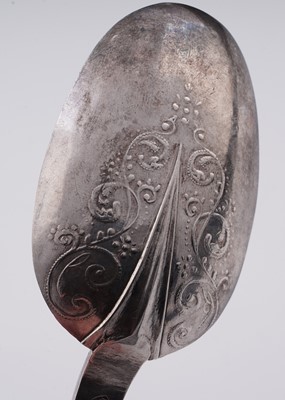 Lot 438 - A William and Mary southern provincial silver lace-back trefid spoon