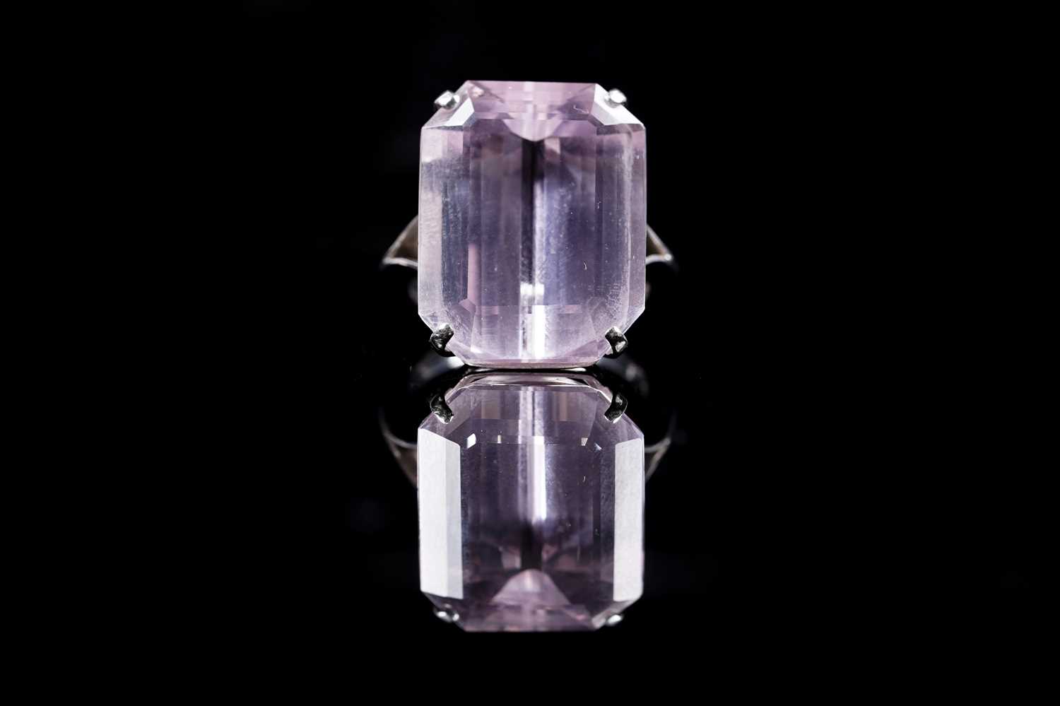Lot 874 - A single stone Kunzite ring