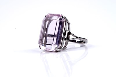 Lot 874 - A single stone Kunzite ring