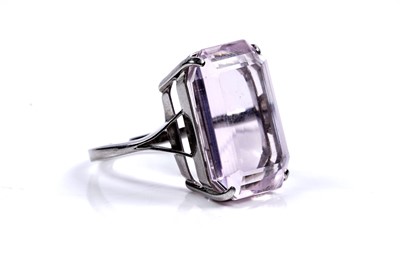 Lot 874 - A single stone Kunzite ring
