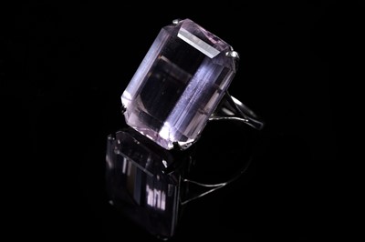 Lot 874 - A single stone Kunzite ring