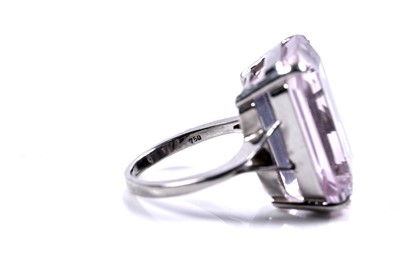 Lot 874 - A single stone Kunzite ring