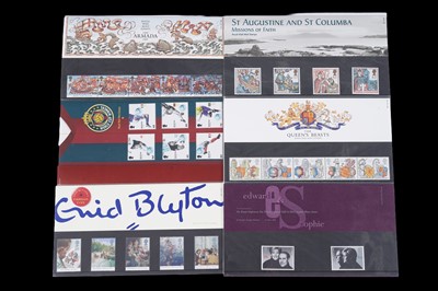 Lot 398 - Approximately sixty presentation packs