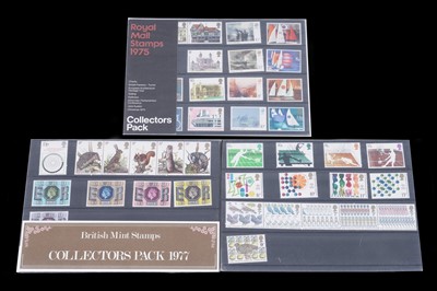 Lot 399 - Approximately sixty presentation packs