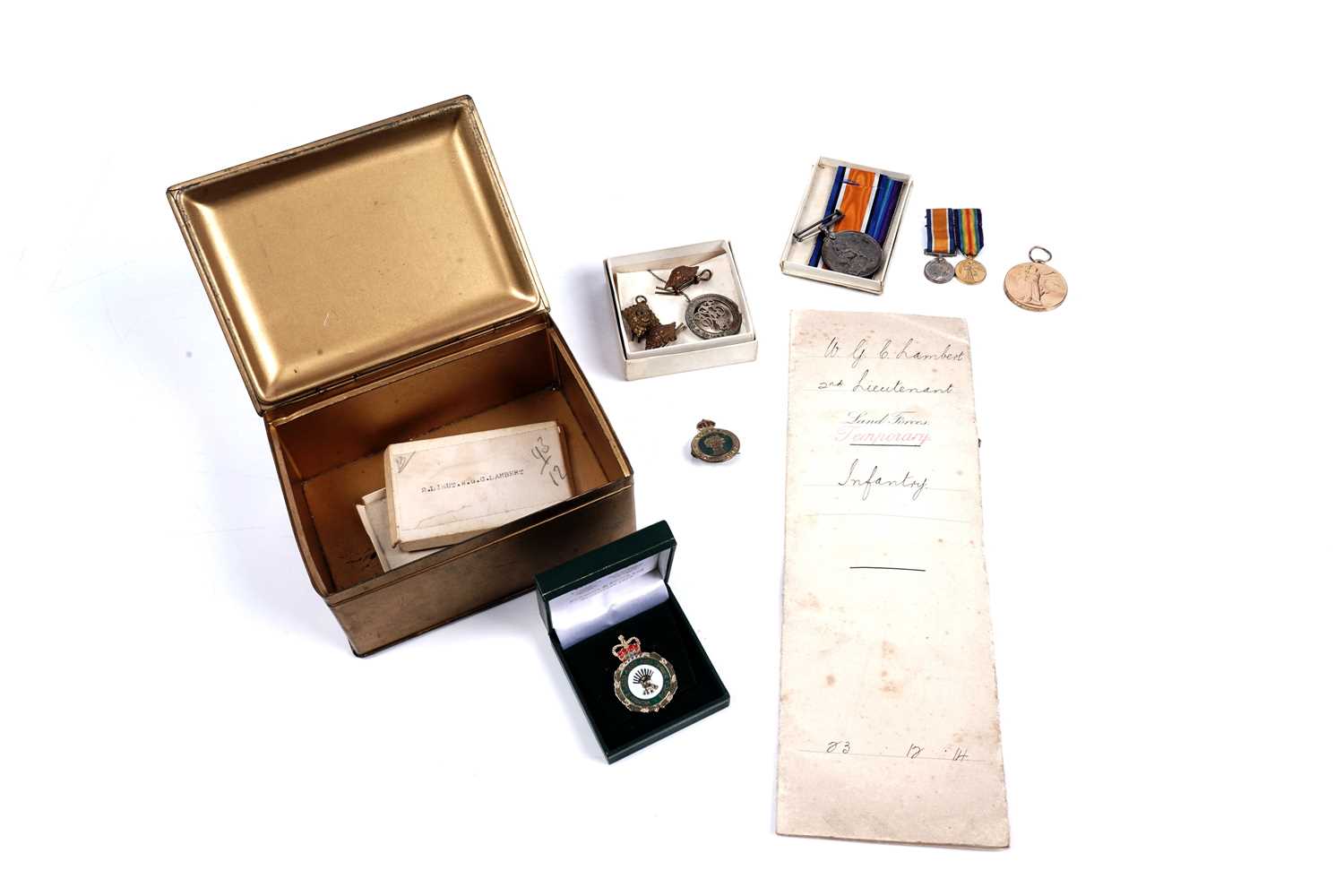 Lot 8 - A pair of First World War medals and effects