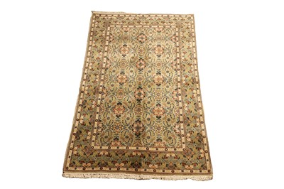 Lot 534 - A hand knotted Persian Kashan rug