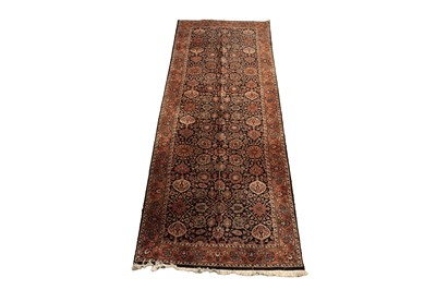 Lot 533 - A hand knotted Persian Kashan carpet