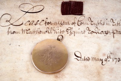 Lot 27 - An Edwardian 9ct gold locket