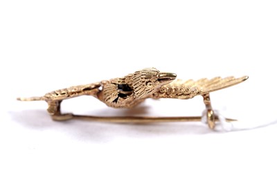 Lot 30 - A Chinese gold filigree brooch in the form of the mythological Fenghuang bird