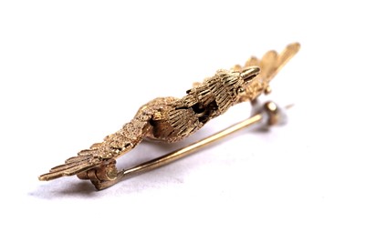 Lot 30 - A Chinese gold filigree brooch in the form of the mythological Fenghuang bird