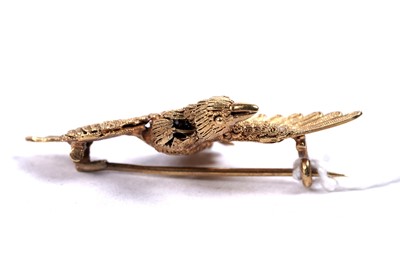 Lot 30 - A Chinese gold filigree brooch in the form of the mythological Fenghuang bird