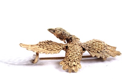 Lot 30 - A Chinese gold filigree brooch in the form of the mythological Fenghuang bird