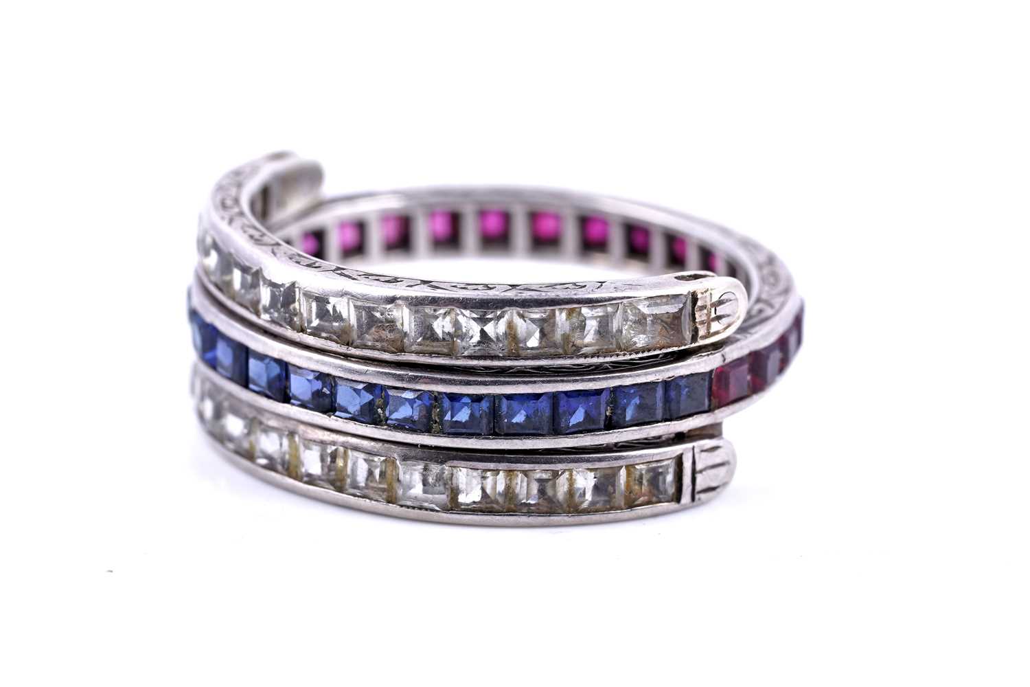 Lot 33 - A sapphire, ruby and white sapphire day-to-night ring